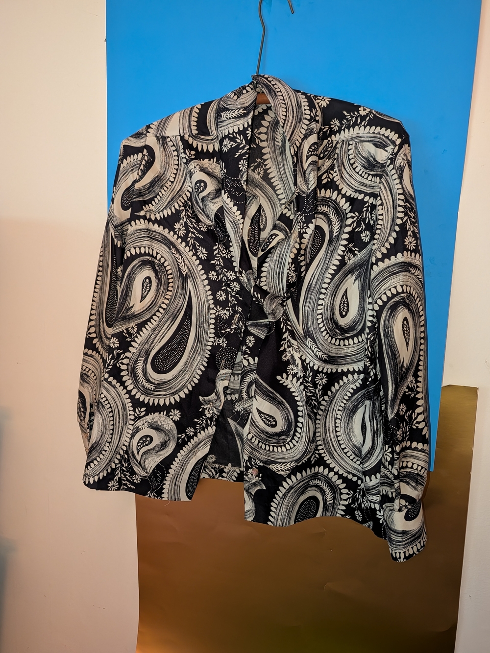 Women's Black & White Paisley Button-Front Blouse